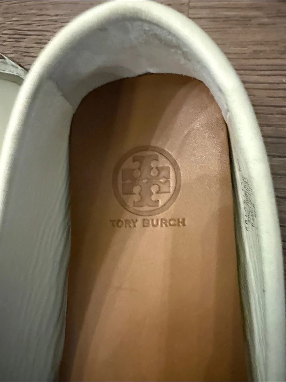 Tory Burch Cream Perforated Leather Driving Loafers with Gold Logo Size 7